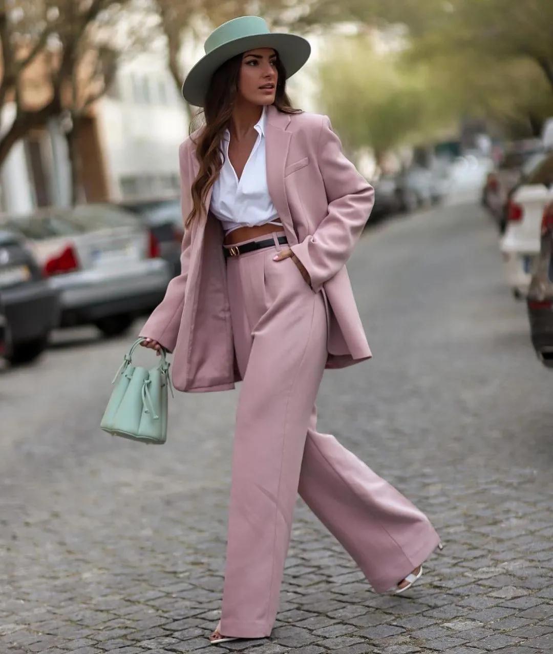 2021秋冬女裝十大流行色 晴空藍、嫩粉紅等色彩都很美(圖24)